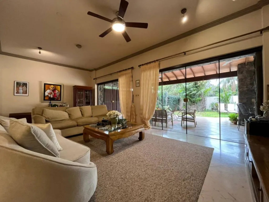 VENDO CASA EN ASUNCION EN SANTA LIBRADA - ZONA FELICIDAD — foto 3