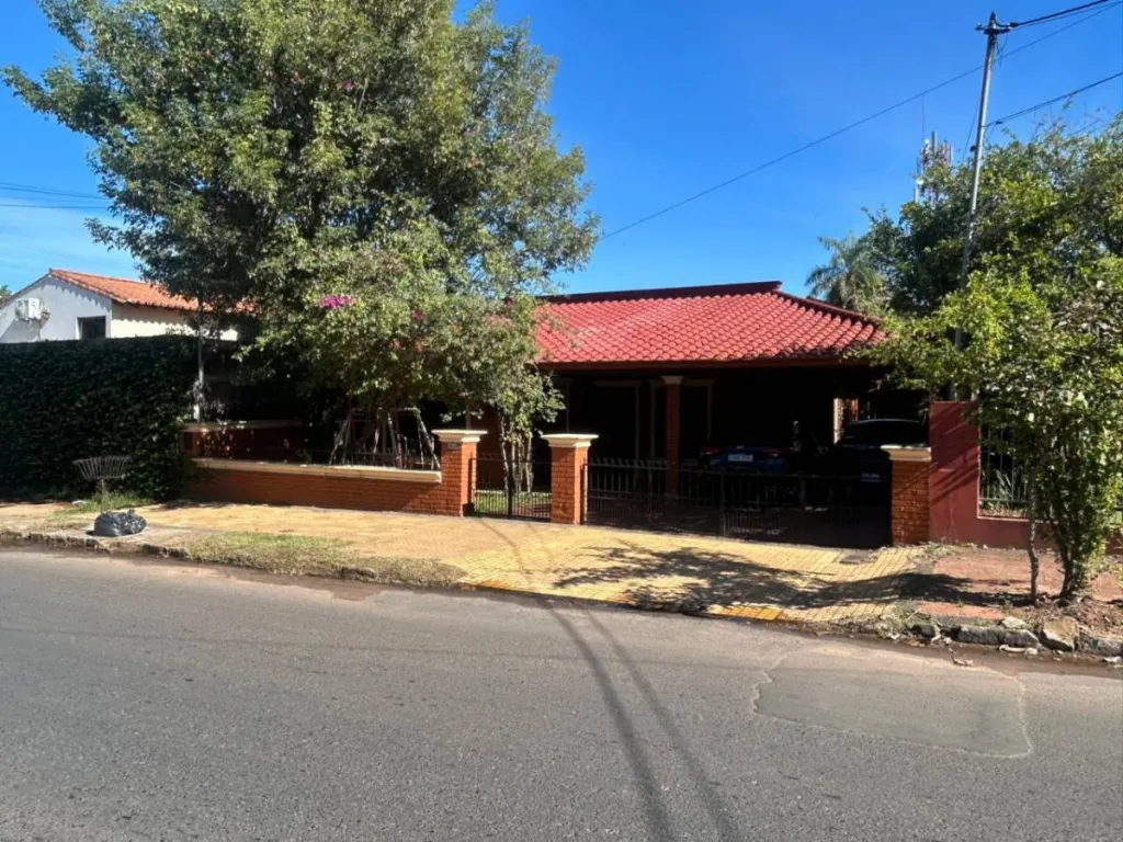 VENDO CASA EN ASUNCION EN LOS LAURELES - ALAS PARAGUAYAS — foto 2