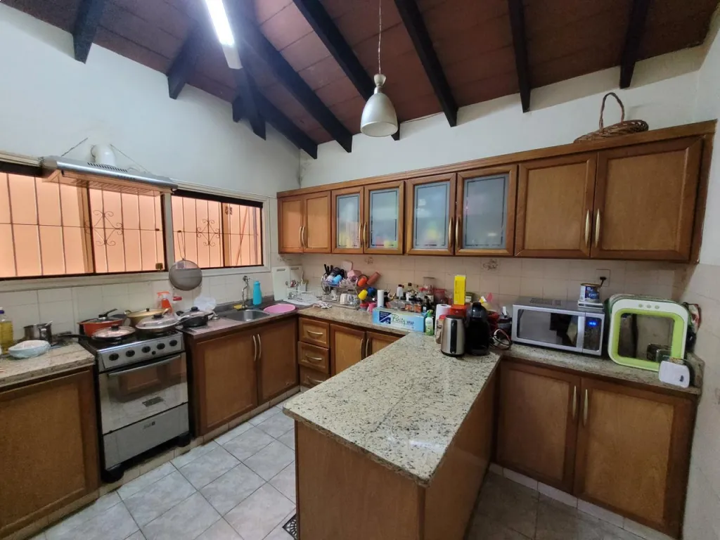 Vendo amplia residencia en Barrio San Vicente — foto 2