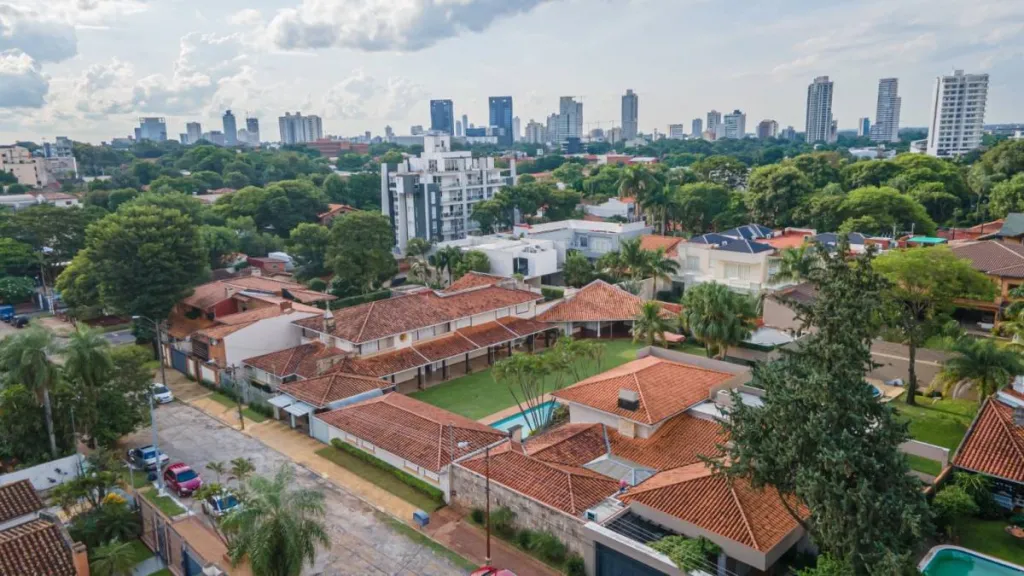 VENDO CASA EN ASUNCION EN HERRERA - DR. CARLOS LEON — foto 2
