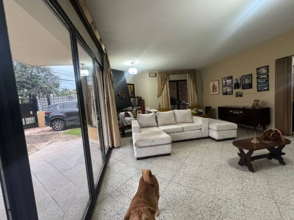 VENDO CASA EN ASUNCION EN TRINIDAD - AVDA. SANTISIMO SACRAMENTO — foto 3