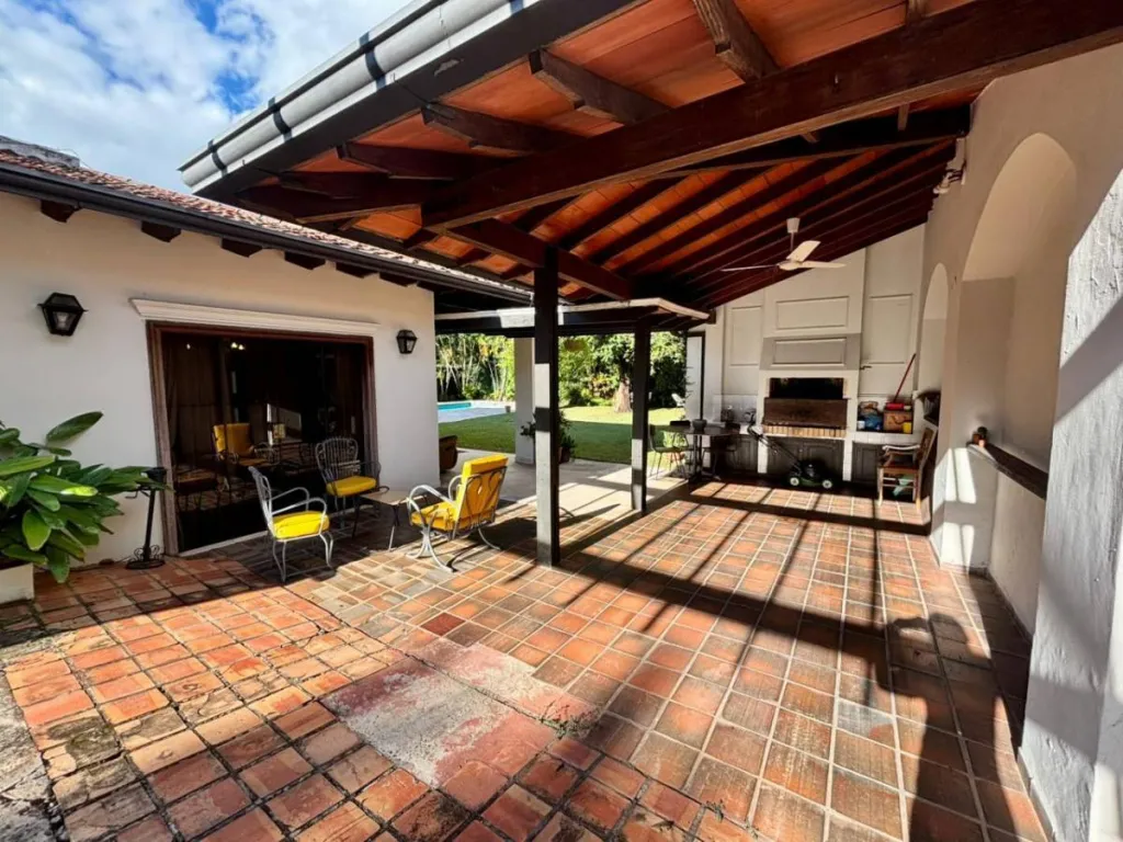 VENDO CASA EN ASUNCION EN MBURICAO - TTE. GOMEZ SANCHEZ — foto 3