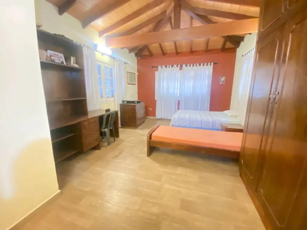 VENDO CASA EN ASUNCION EN NAZARETH - 5 DORMITORIOS — foto 3