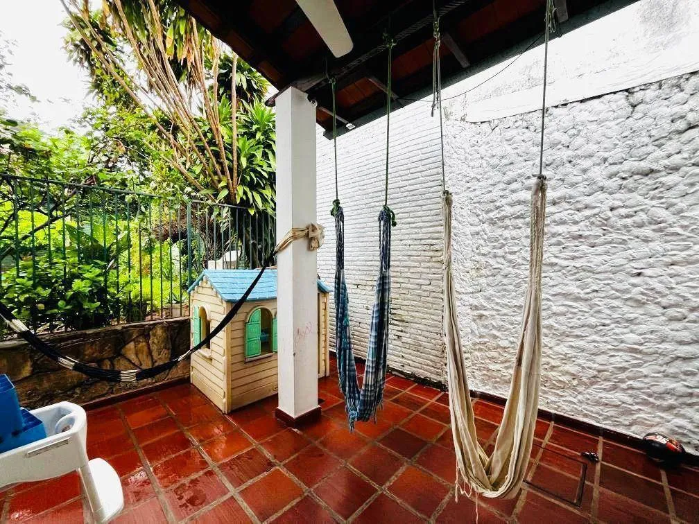 VENDO CASA EN ASUNCION EN LAS MERCEDES - VALOIS RIVAROLA — foto 2