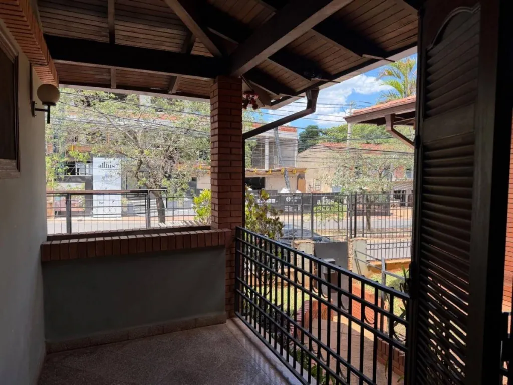 VENDO CASA EN ASUNCION EN MBURUCUYA - AVDA. SANTISIMA TRINIDAD — foto 3