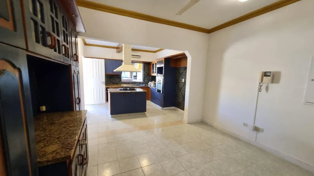 Vendo Casa en Lambaré | Esquina | Piscina | 3 Dormitorios | USD 360.000 — foto 2