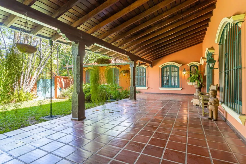 VENDO CASA EN ASUNCION EN SAN JORGE - RESIDENCIA ESTILO COLONIAL — foto 3