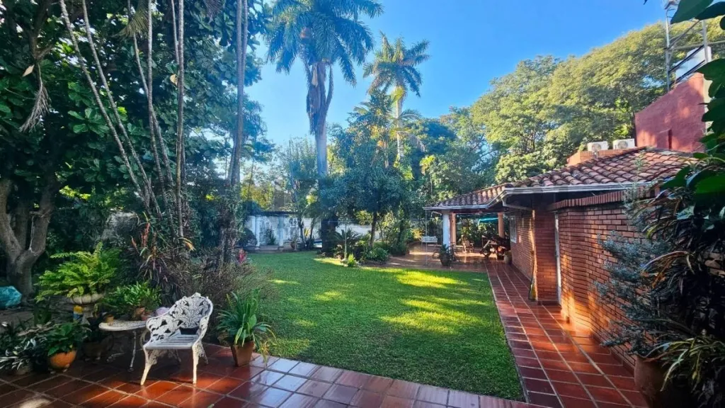 Vendo imponente casa con piscina y gran terreno en Barrio San Cristobal — foto 2