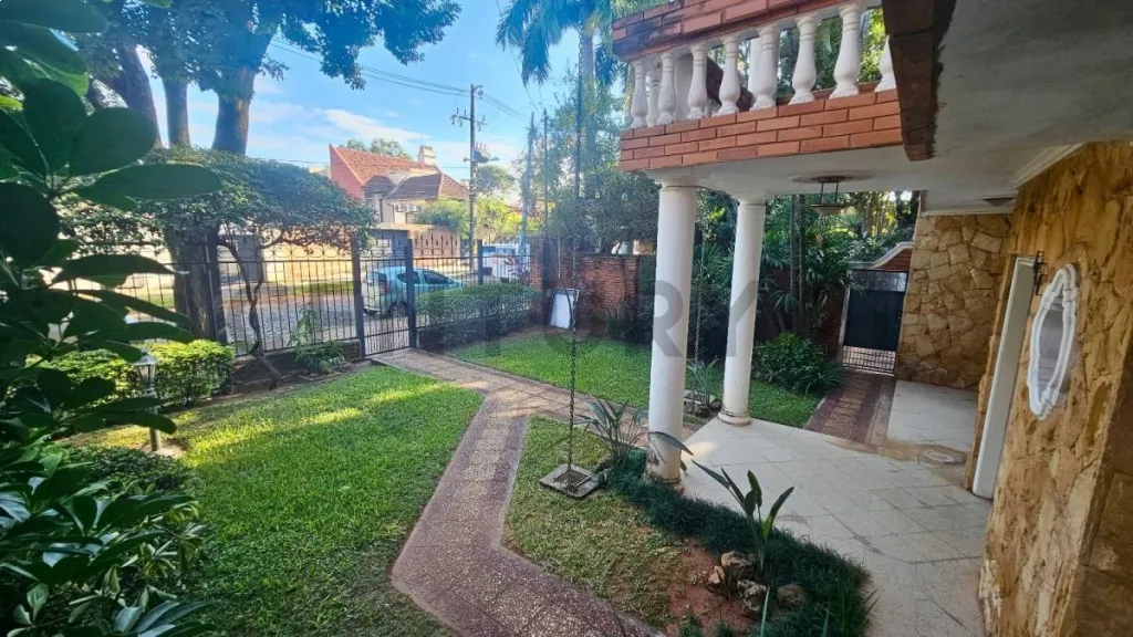 Vendo imponente casa con piscina y gran terreno en Barrio San Cristobal — foto 3