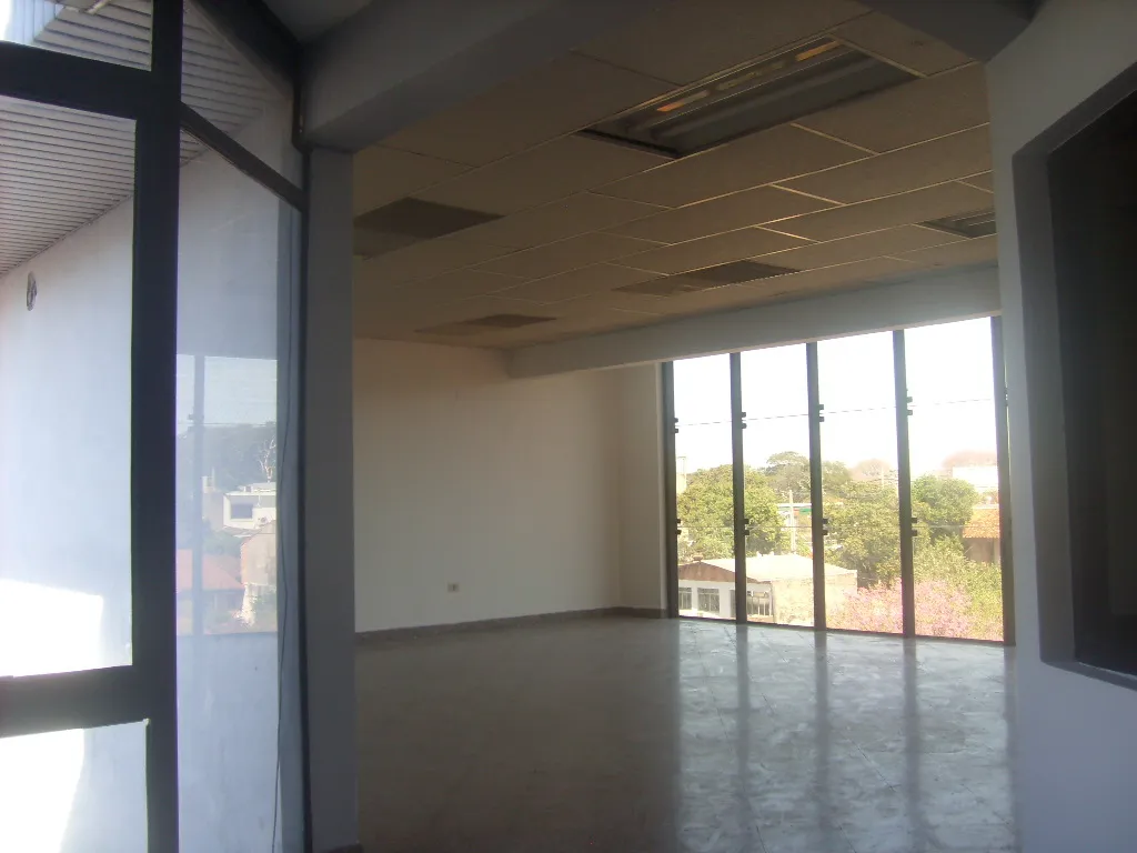 EXCELENTE DEPOSITO Y EDIFICIO DE OFICINAS A 400M DEL MERCADO 4 — foto 2