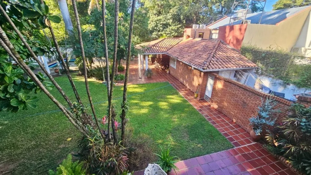 EN VENTA AMPLIA CASA EN BARRIO SAN CRISTÓBAL, ASUNCIÓN — foto 2