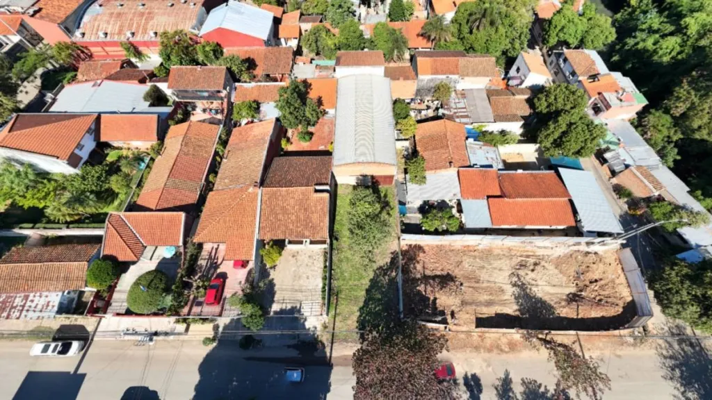 EN VENTA TERRENO CON TINGLADO EN ASUNCIÓN, BARRIO BELLA VISTA — foto 2