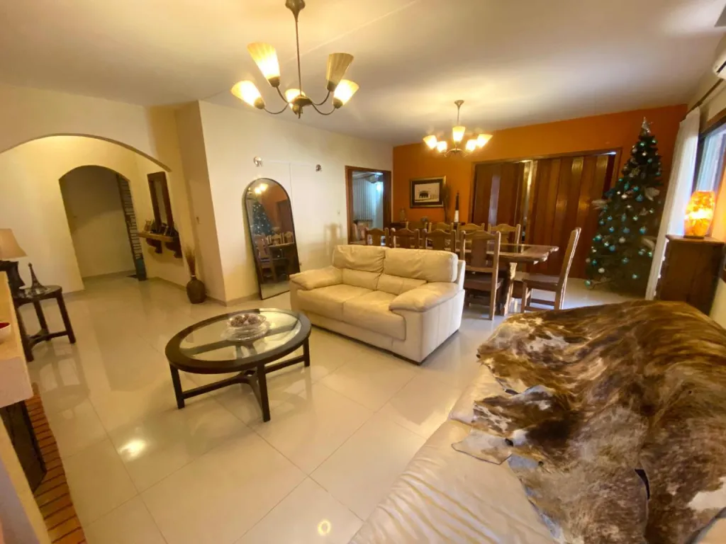 VENDO CASA EN ESQUINA EN EL EXCLUSIVO BARRIO LAS LOMAS — foto 3