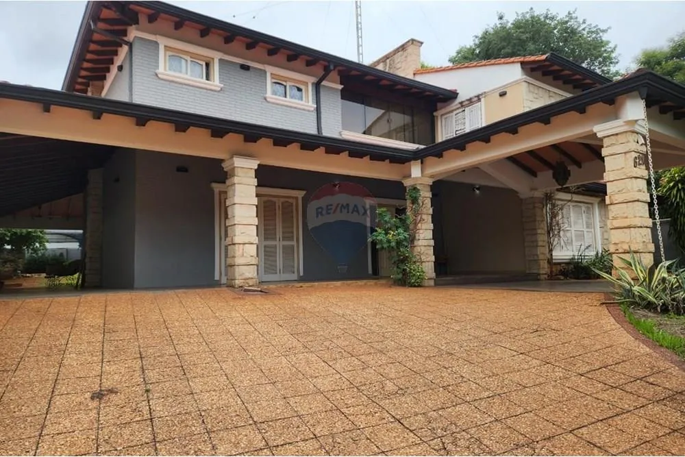 RESIDENCIA SOBRE AVDA. BRUNO GUGGIARI EN LAMBARÉ — foto 2