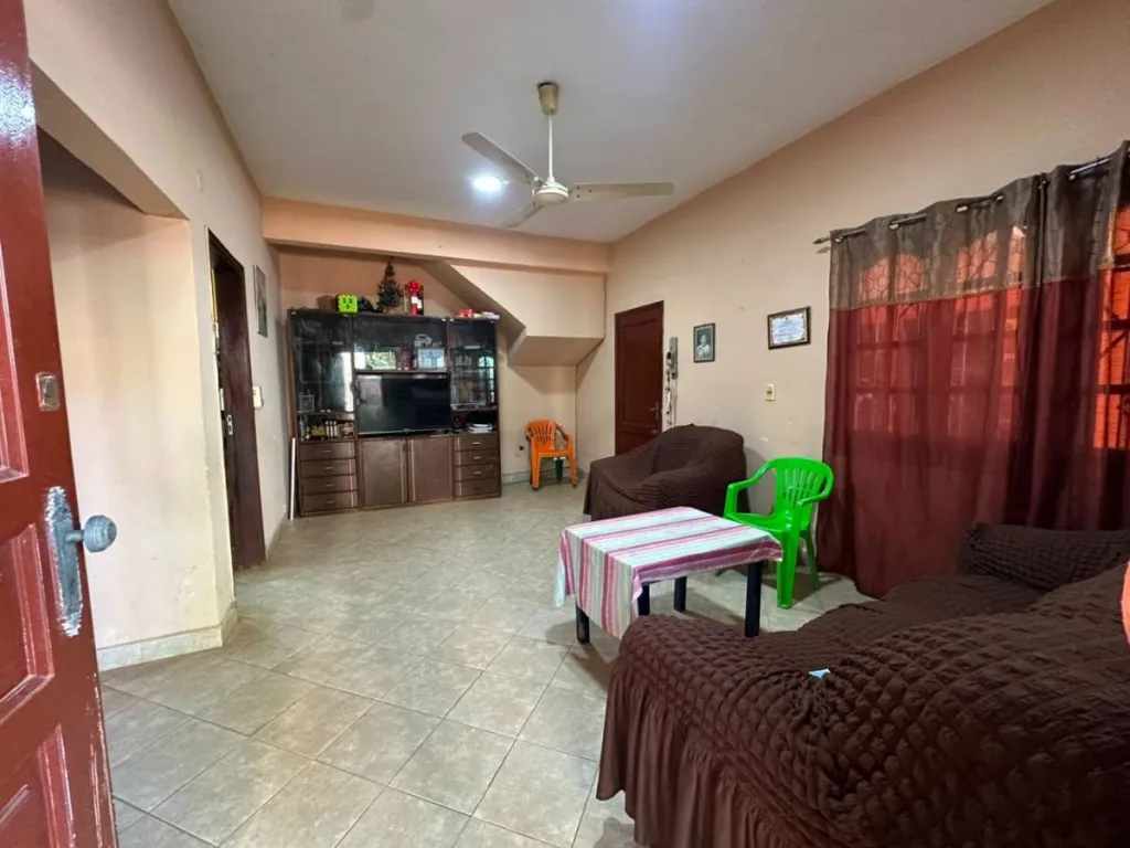 VENDO CASA EN LUQUE - BARRIO AMERICA DOS PLANTAS 4 DORMITORIOS — foto 3