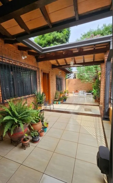 VENDO CASA EN LUQUE - YKUA DURE 320 M2 CON QUINCHO Y 4 COCHERAS — foto 2