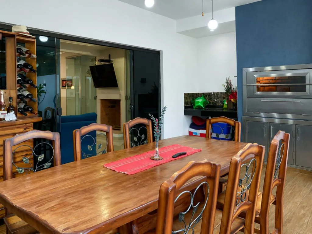 VENDO CASA EN LUQUE - LAURELTY CON PISCINA Y QUINCHO CLIMATIZADO — foto 2