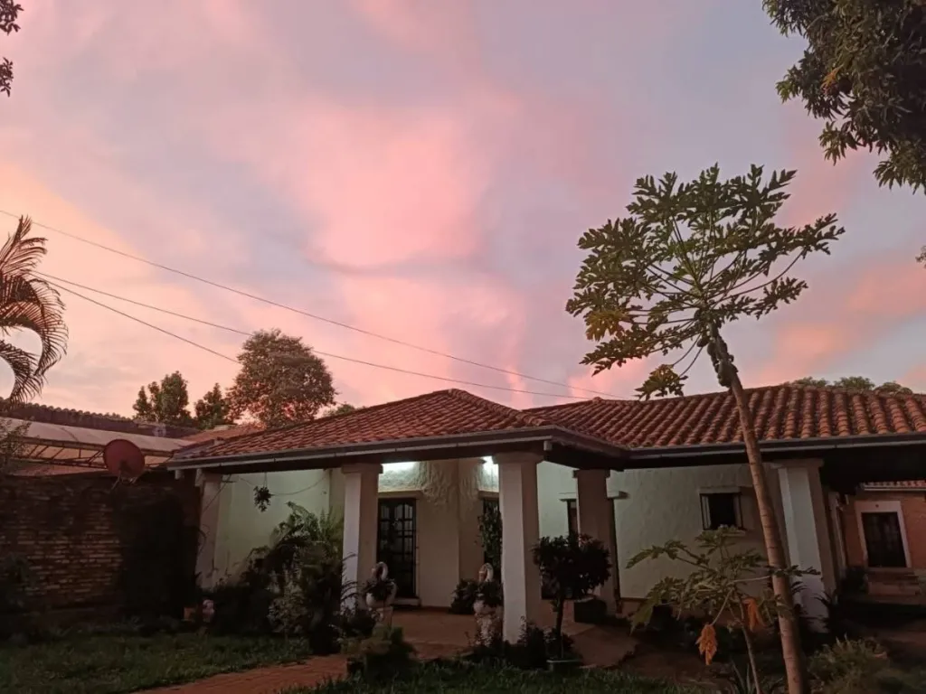 VENDO CASA ESTILO COLONIAL EN SAN LORENZO - CNEL. MORALES 631 M2 — foto 2