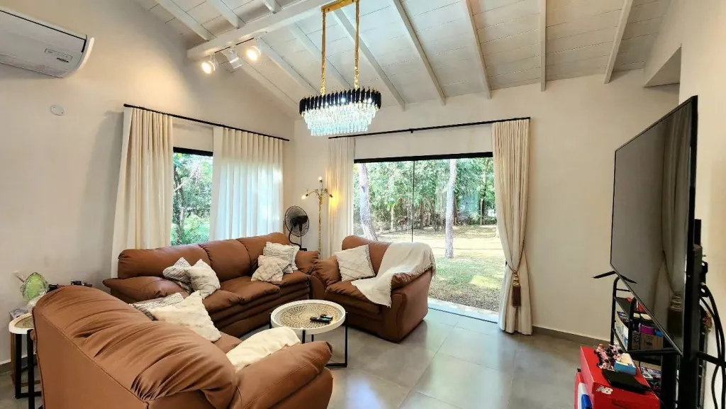 En Venta Casa 100% amoblada de 3 habitaciones en San Bernardino, zona Copaco — foto 2