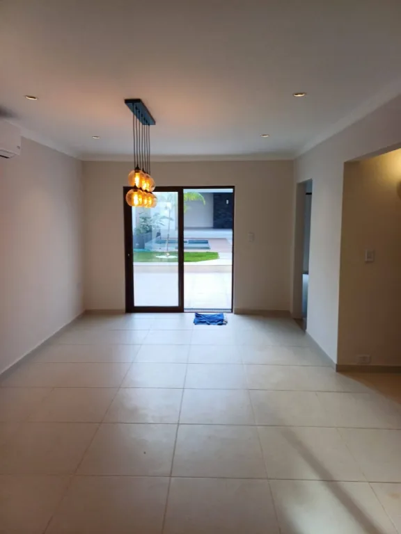 Vendo Casa de 4 dormitorios con piscina en Barrio Jara de la Ciudad de Asuncion — foto 3