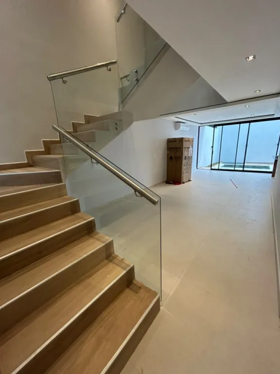 MBURUCUYÁ, SMA. TRINIDAD: ELEGANTE DÚPLEX A ESTRENAR, 3 DORMIT, IMPECABLE PROPUESTA. — foto 2