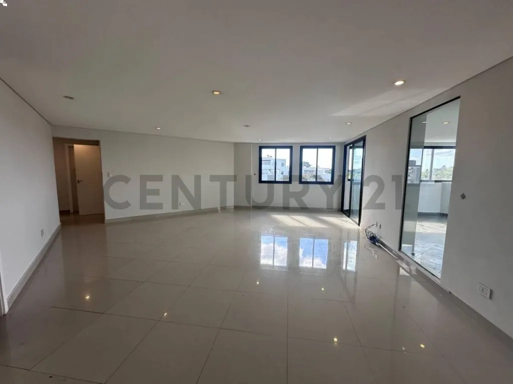 Vendo semipiso de 3 dormitorios con 2 cocheras en Condominio Moravia — foto 2