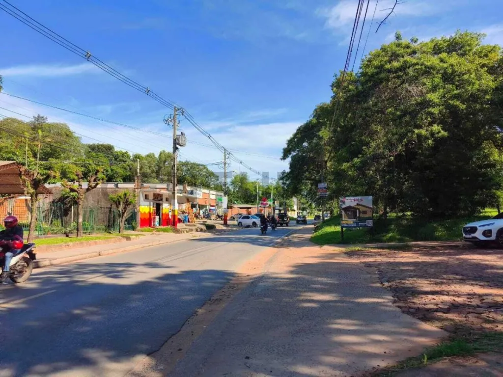 VENDO AMPLIO TERRENO SOBRE AVENIDA DE LA VICTORIA EN SAN LORENZO — foto 3