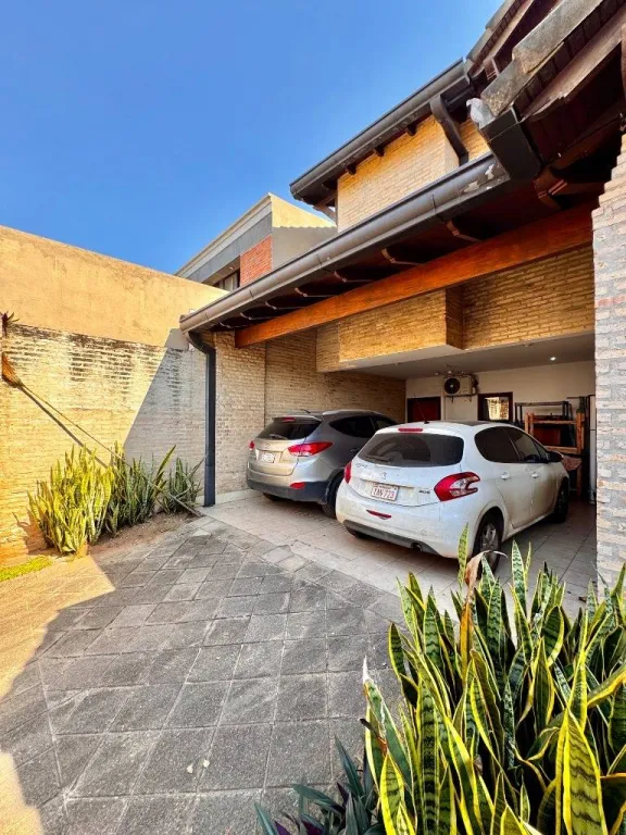 VENDO AMPLIA CASA 4 DORMITORIOS EN BARRIO SAN JORGE ASUNCION — foto 2