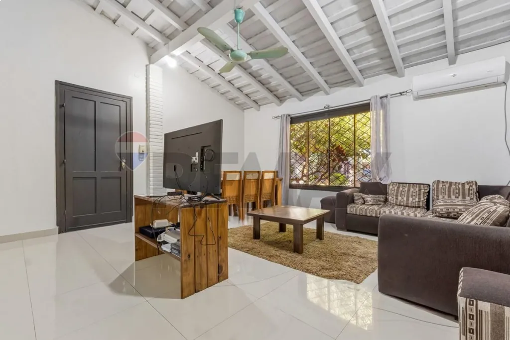 Asunción, Barrio San Vicente - Casa amoblada en venta de 500m2 con 5 dormitorios, 4 baños, — foto 2