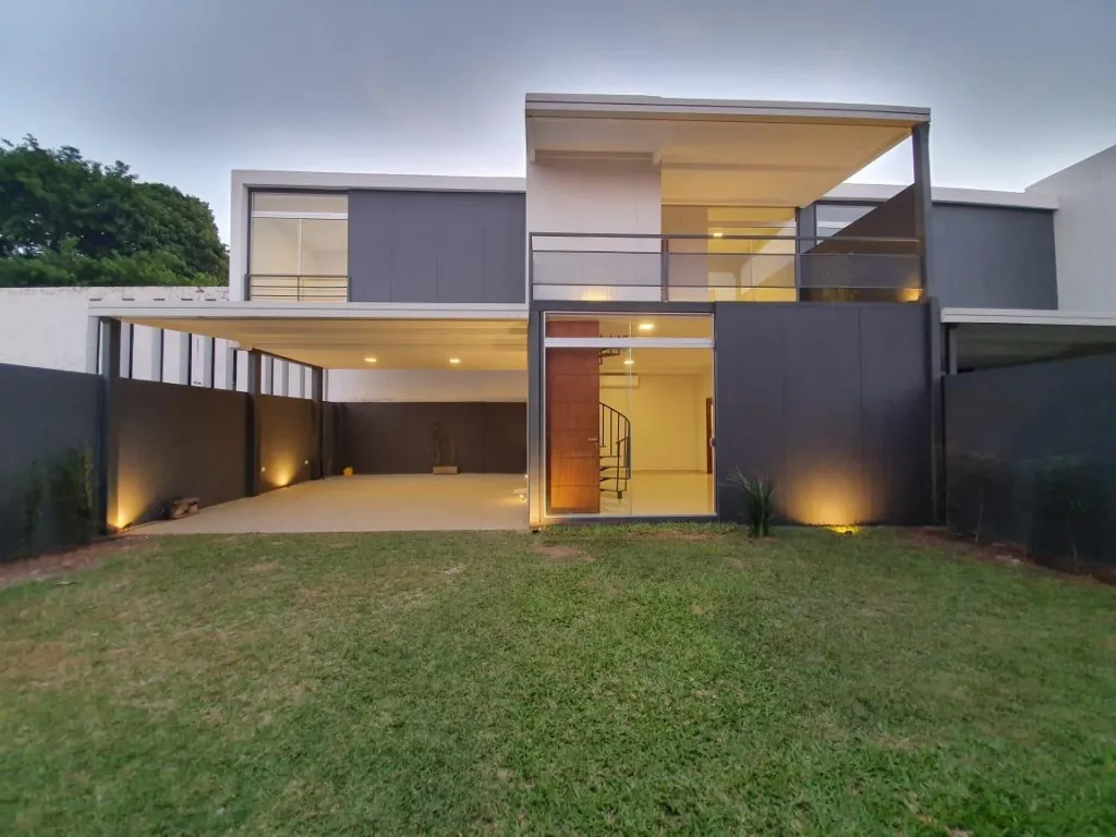 Bº MBURUCUYÁ: ELEGANTE DÚPLEX, 2 DORMITORIOS, IMPECABLE ESTADO, 5.000.000 GS. — foto 2