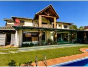Vendo Casa de Lujo en Lambaré | 5 Dormitorios | Piscina | USD 390.000