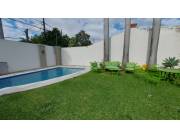 VENDO CASA DE 2 PLANTAS, PISCINA,Const 330 m2, Ter 379 m2, BO. HERRERA