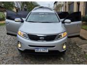 VENDO KIA SORENTO AÑO 2013 MOTOR 2.0 DIESEL AUTOM 3 HILERAS INTERIOR CUERO LLANTAS DEPORTI