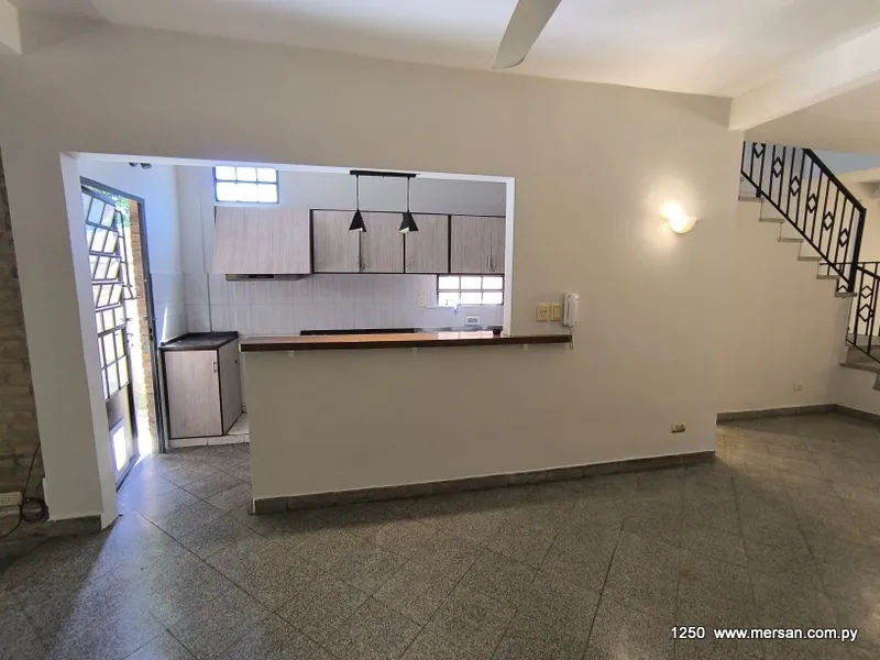 VENDO DÚPLEX 3 DORM. EN SUITE - LAMBARÉ (CÓD. 1250) — foto 3