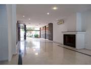 Amplia casa para RESIDENCIA u OFICINA en Barrio Herrera de Asunción!