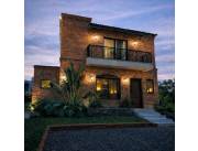 CASA EN BARRIO CERRADO | MONTESOL LUQUE