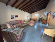 ¡CASA EN VENTA! San Vicente - Asunción 300m2