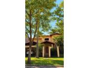 VENDO ESPECTACULAR Y AMPLIA RESIDENCIA EN ZONA DEL YACHT Y GOLF CLUB.