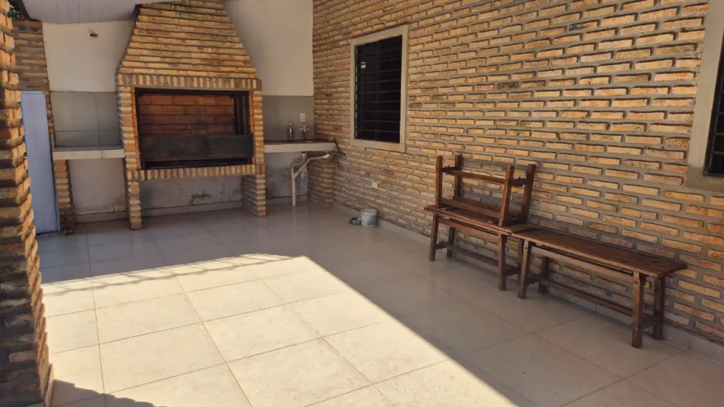 Vendo casa de 2 dormitorios en Capiatá sobre asfalto RUTA 2 V0366 — foto 2