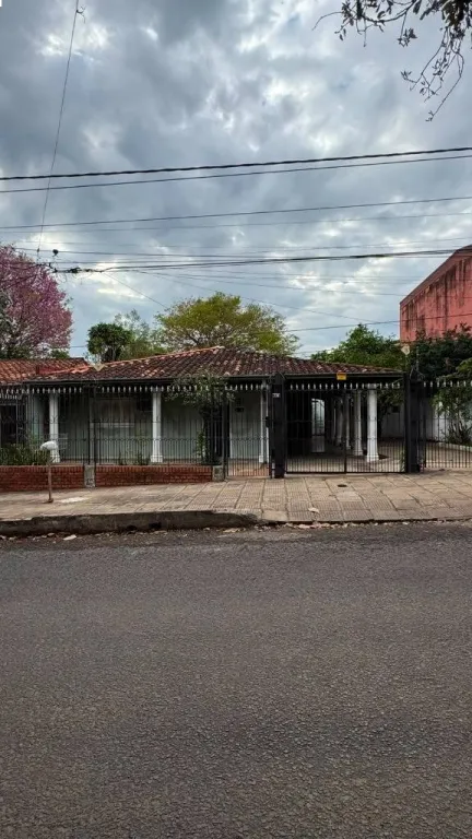 Vendo amplia casa en Barrio Republicano-Asuncion — foto 2