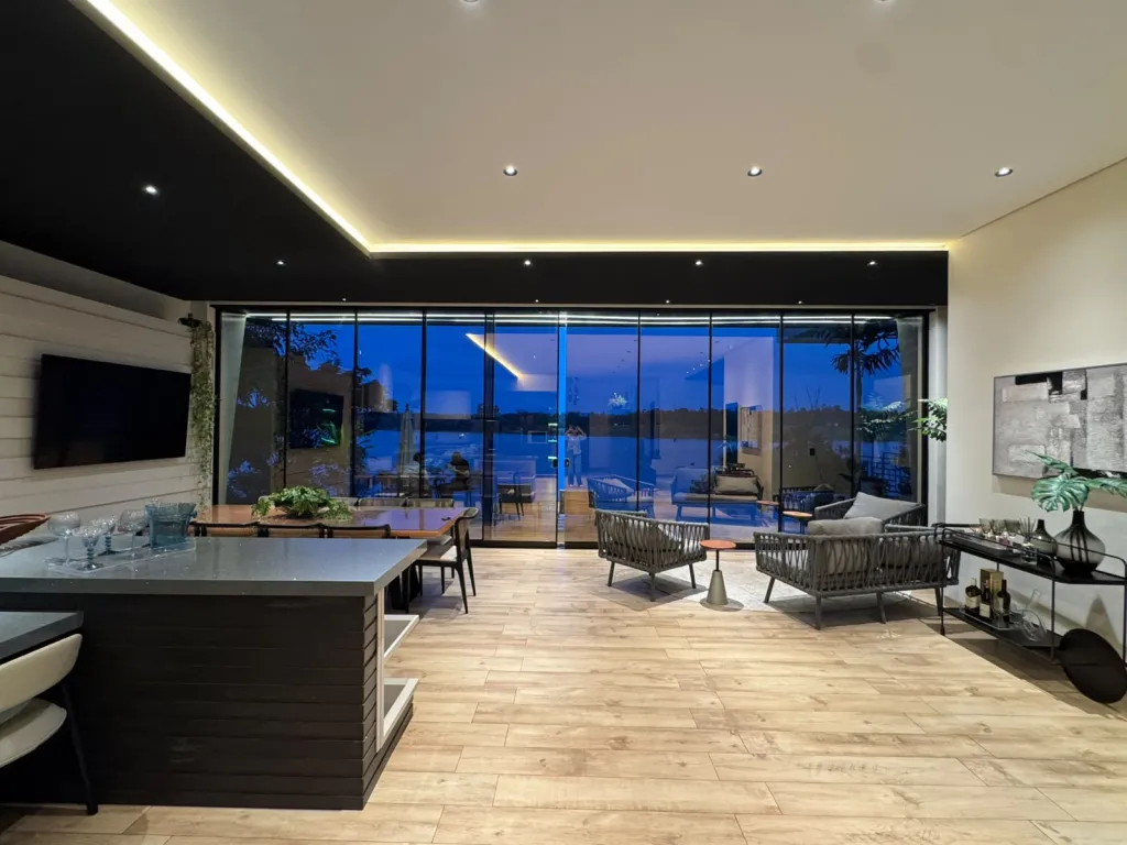 RESIDENCIA DE LUJO EN CONDOMINIO BRISAS DEL RIO — foto 3