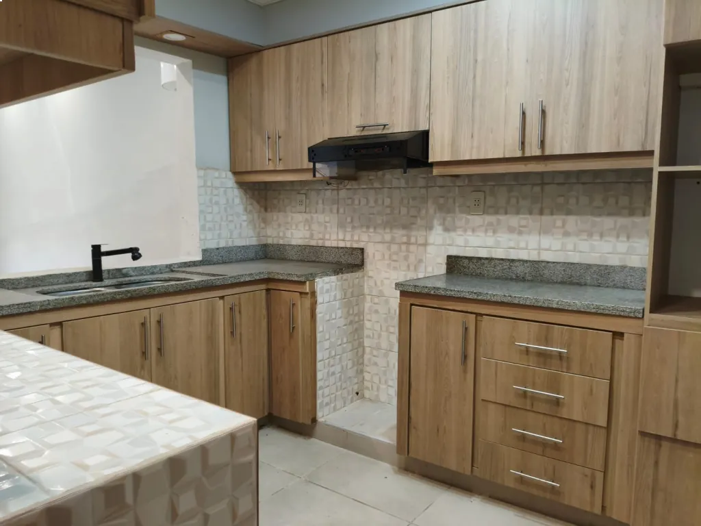 Vendo casa de 3 plantas a 2 cuadras de galería bonanza — foto 2