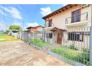 VENDO CASA SOBRE AVENIDA LAGUNA GRANDE VENDO CASA DE DOS PLANTAS SOBRE AVENIDA LAGUNA GRAN