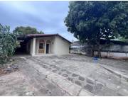 CASA 2 DORM VENTA LAMBARE SANTO DOMINGO 440M2 COCHERA 4 PATIO TECHO MADERA
