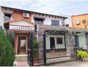 Alquilo Casa de 3 Dormitorios en Condominio Cerrado zona centro de Luque con piscina
