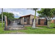 Vendo Casa de 3 dormitorios con Piscina a 5 minutos del Centro de la Ciudad de ITA